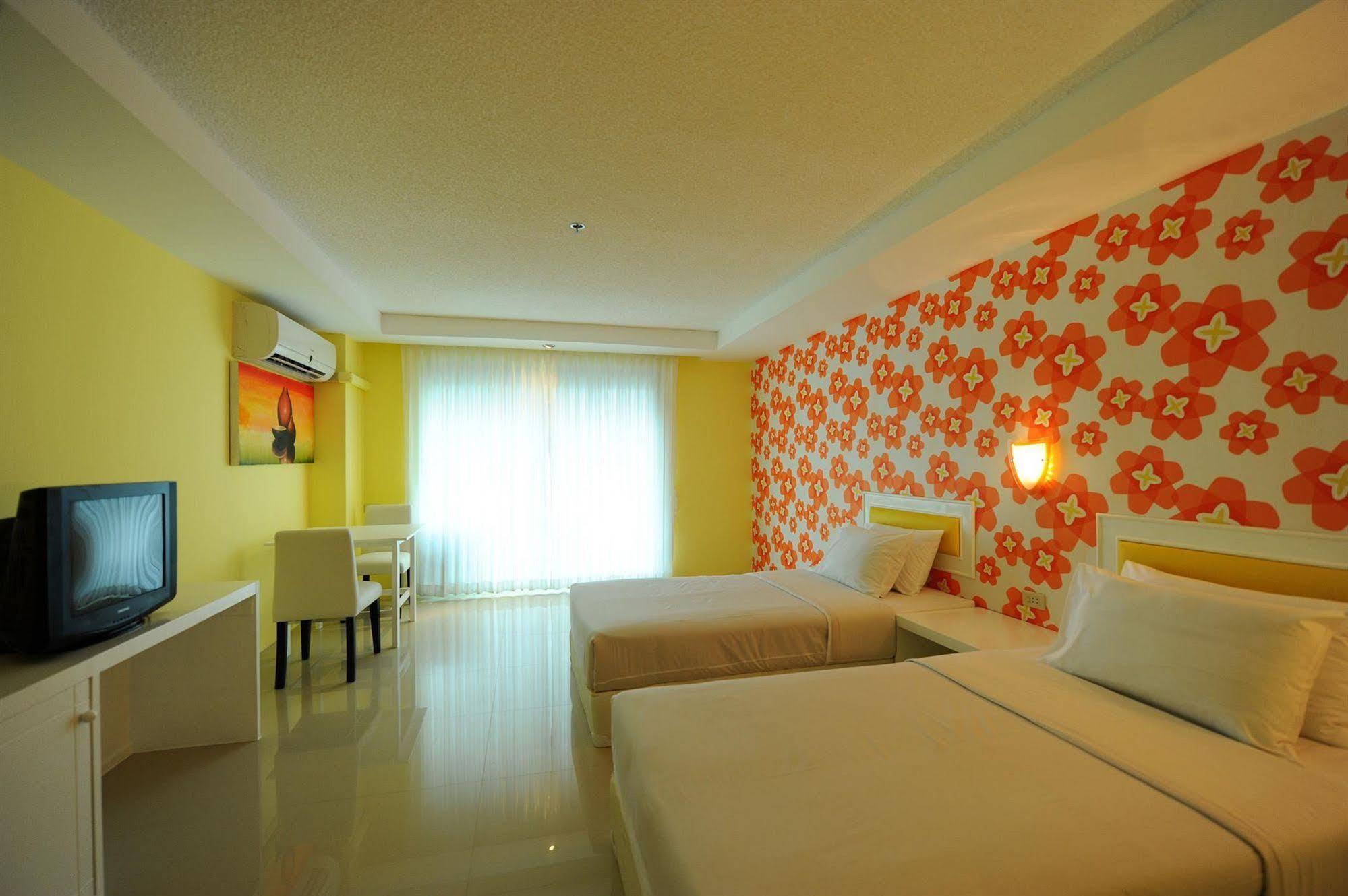 Angket Hip Residence Pattaya Esterno foto