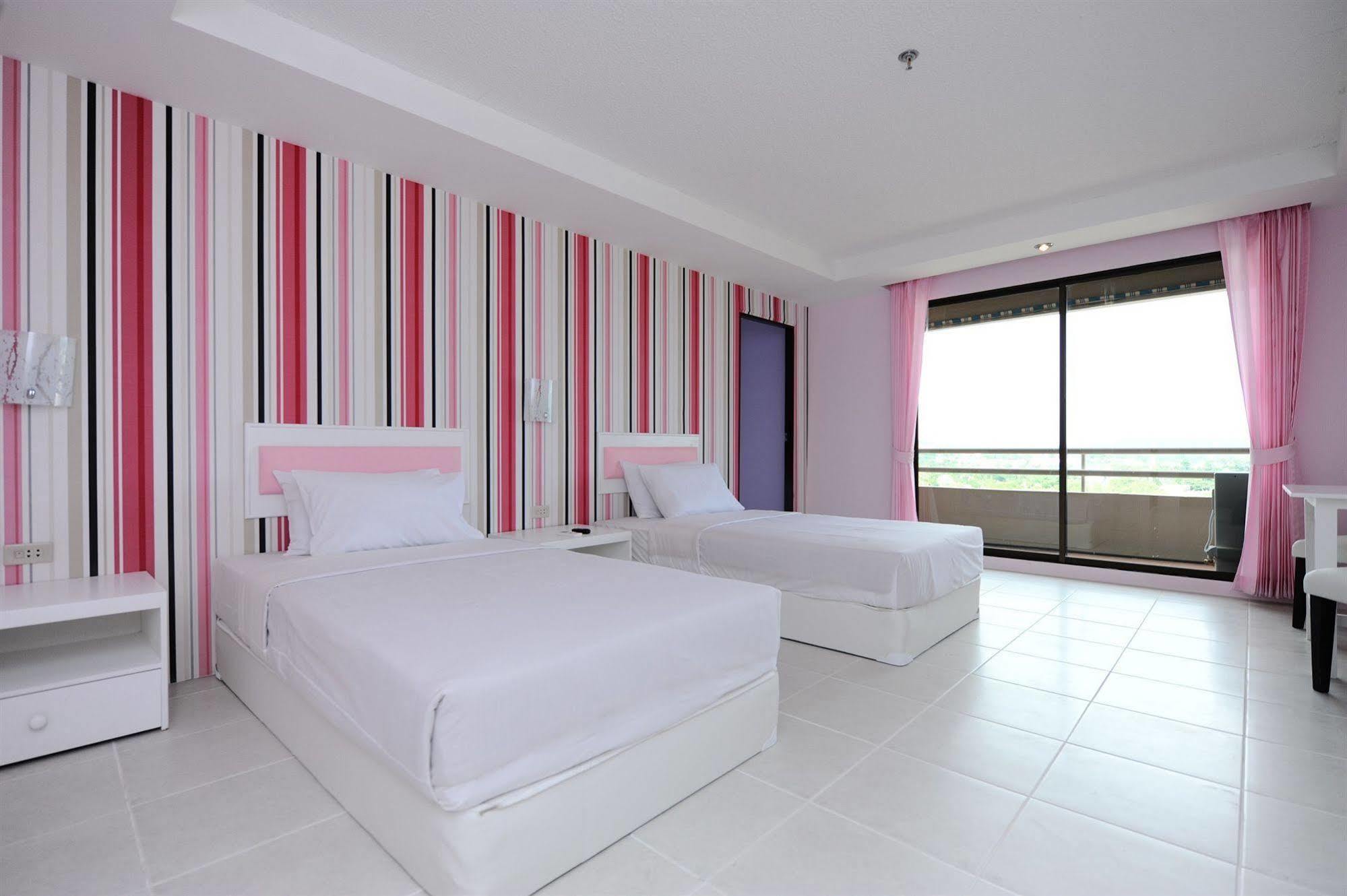 Angket Hip Residence Pattaya Esterno foto