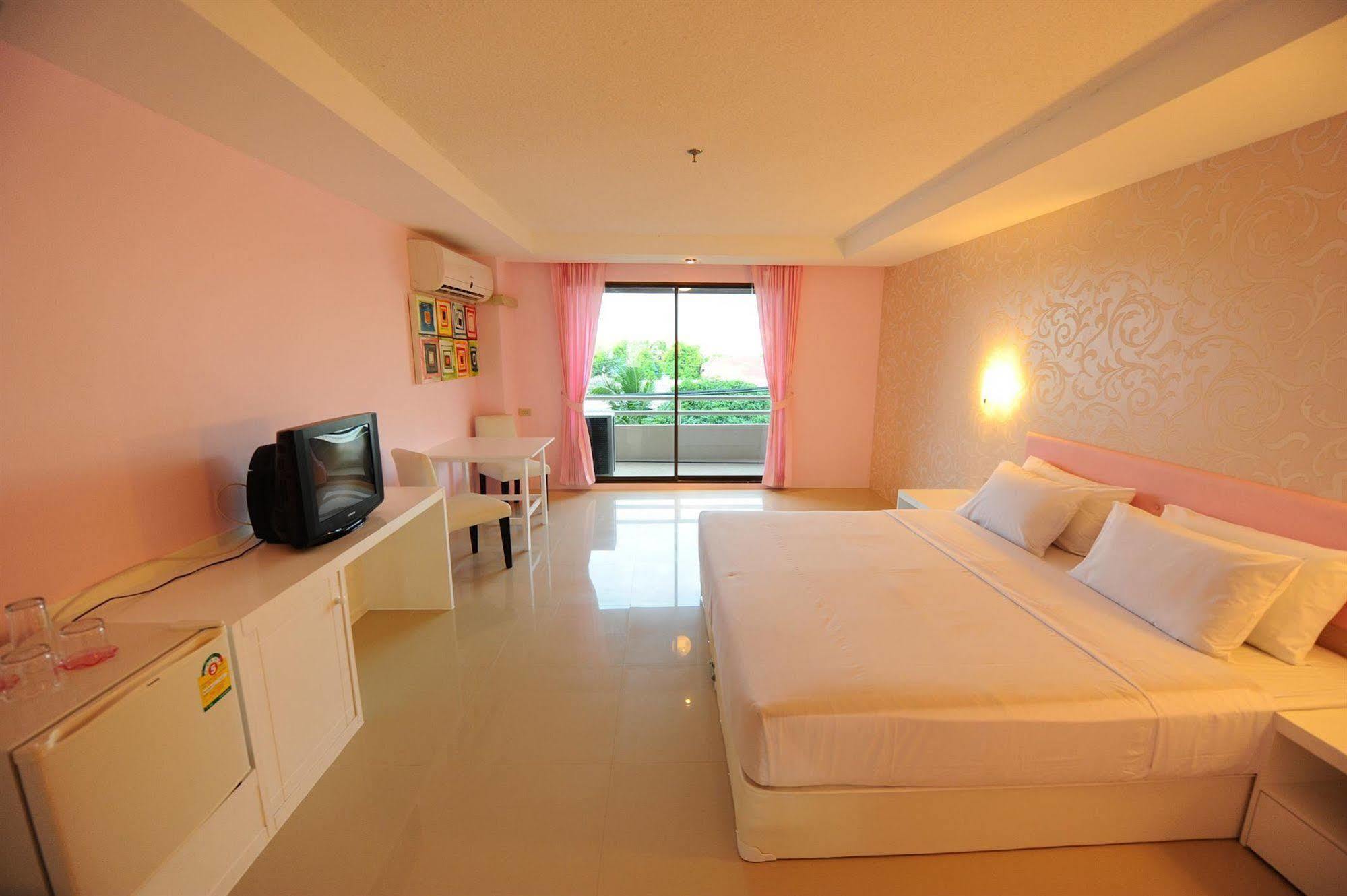 Angket Hip Residence Pattaya Esterno foto