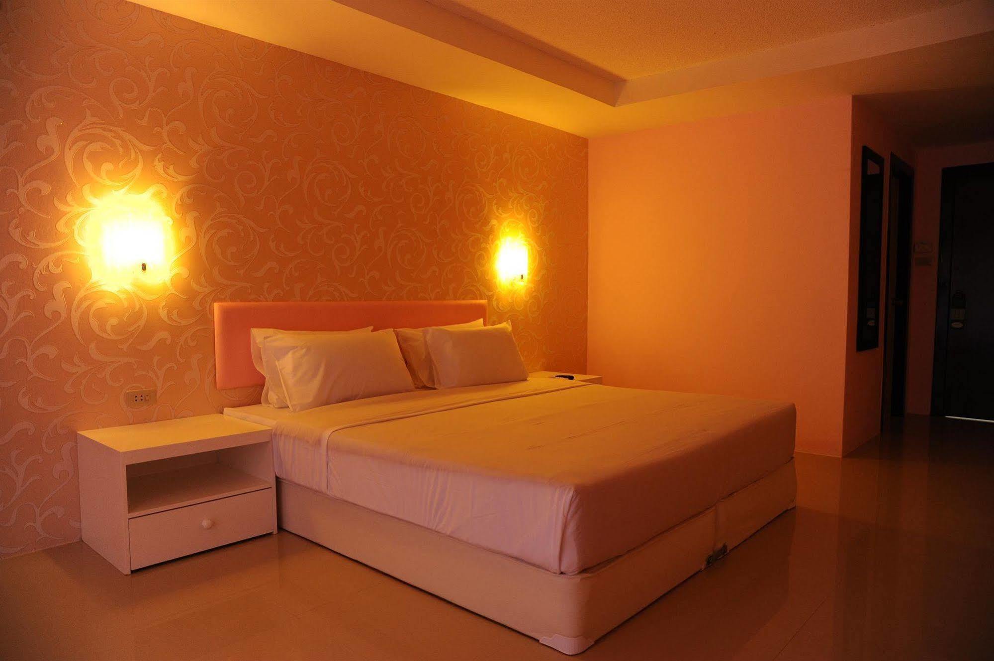 Angket Hip Residence Pattaya Esterno foto