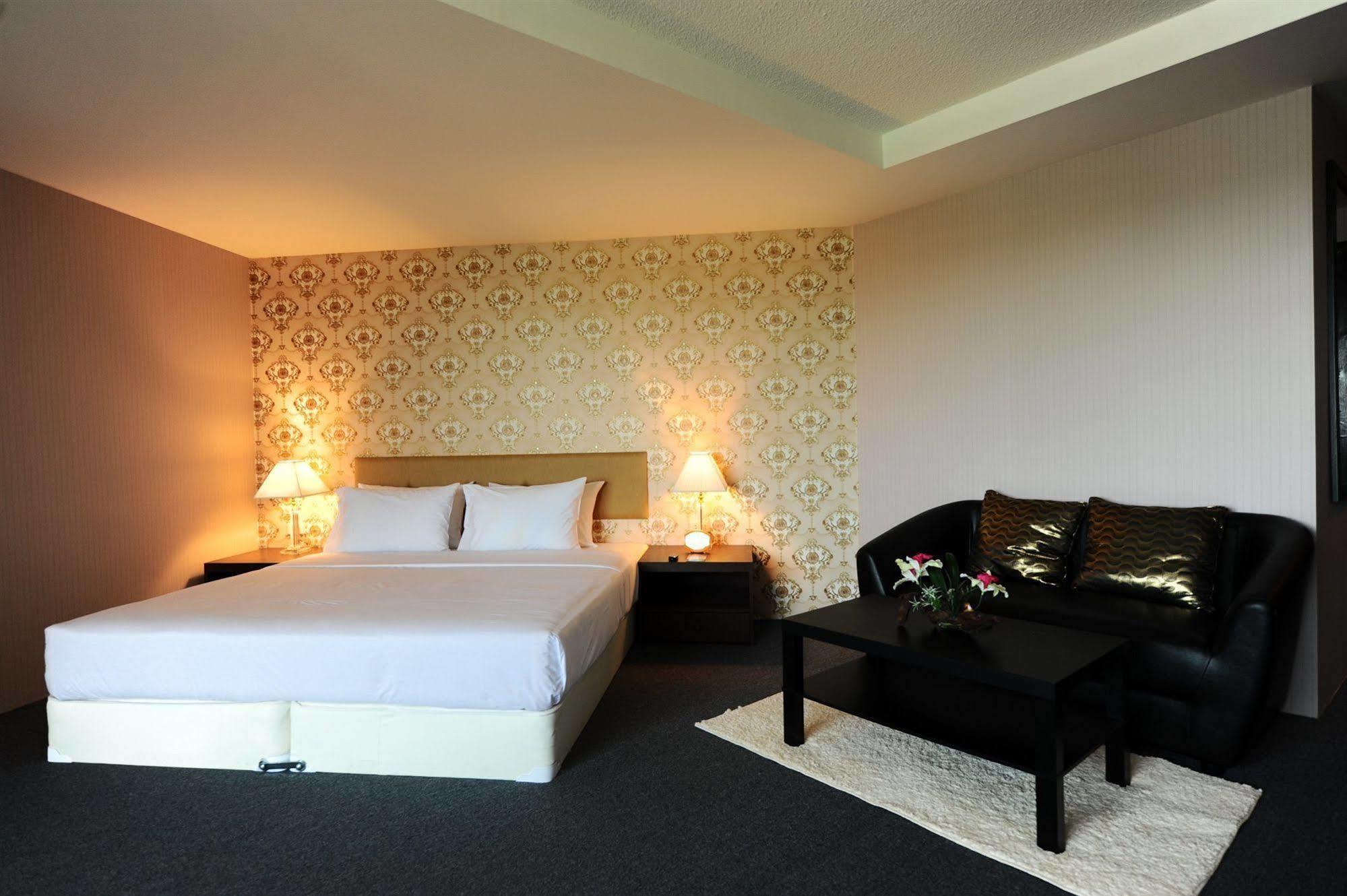 Angket Hip Residence Pattaya Esterno foto