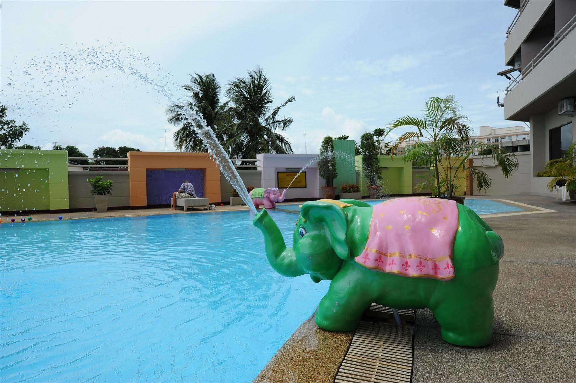 Angket Hip Residence Pattaya Esterno foto