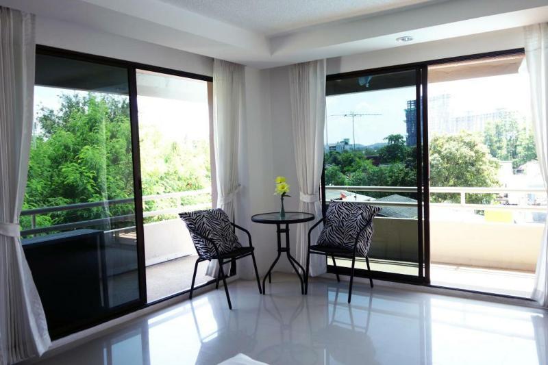 Angket Hip Residence Pattaya Esterno foto